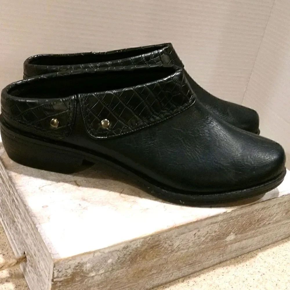 👍 Black Mules Size 11 Wide. A3